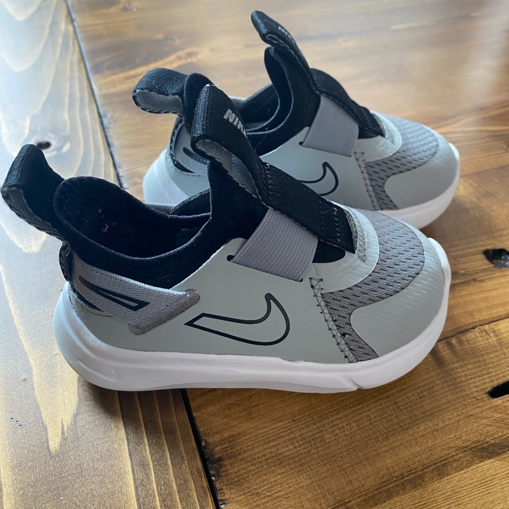 Toddler size 5 Nike EUC Black and Grey